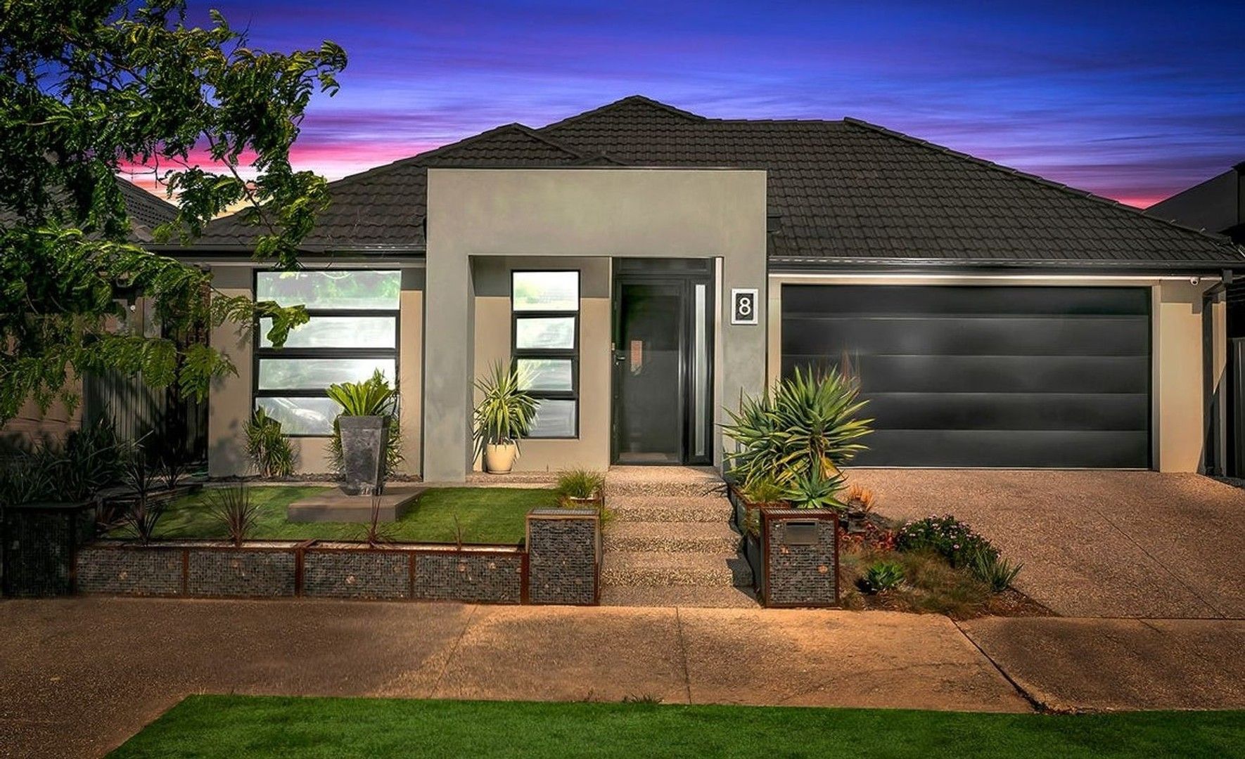 4 bedrooms House in 8 The Grange CAROLINE SPRINGS VIC, 3023