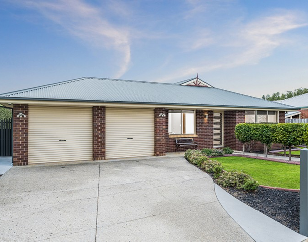 11 Oakwood Crescent, Waurn Ponds VIC 3216