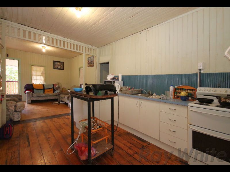 32 Moffatt Street, Ipswich QLD 4305, Image 2