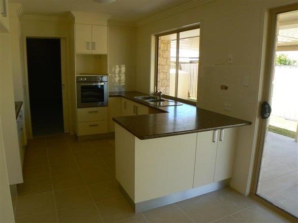 28 Cromdale Circuit, KAWUNGAN QLD 4655, Image 2