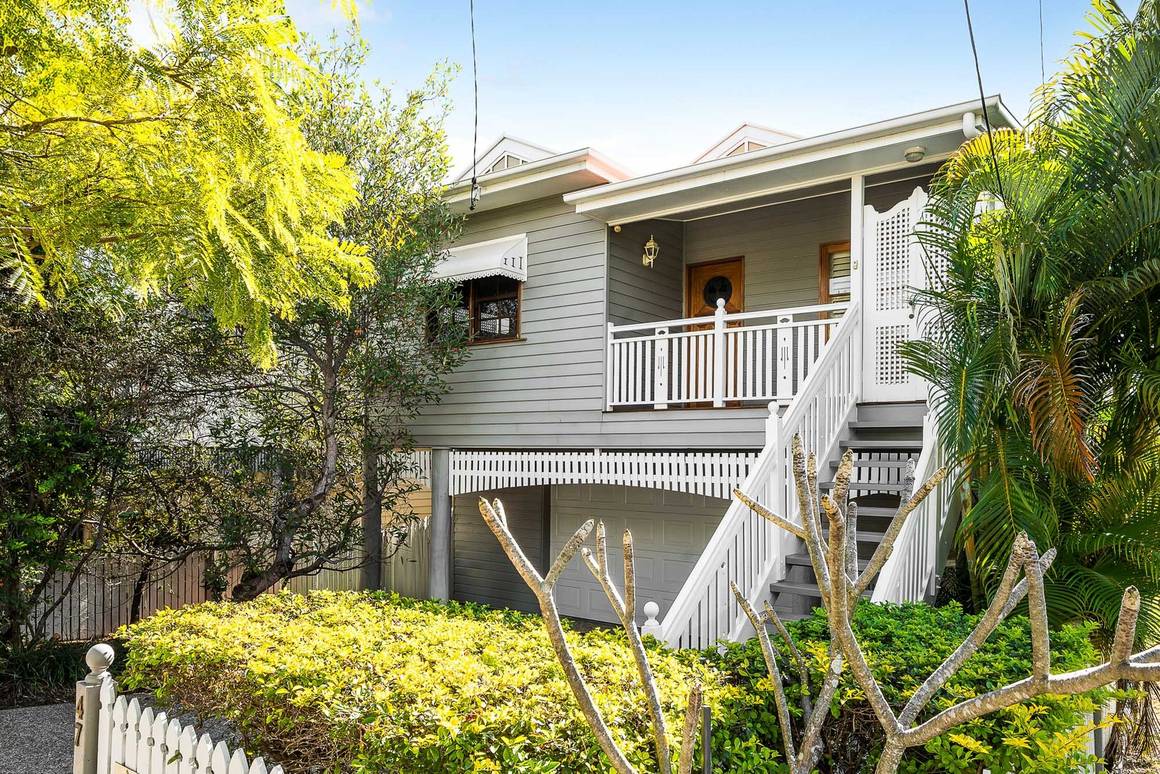 Picture of 47 Leura Avenue, HAWTHORNE QLD 4171