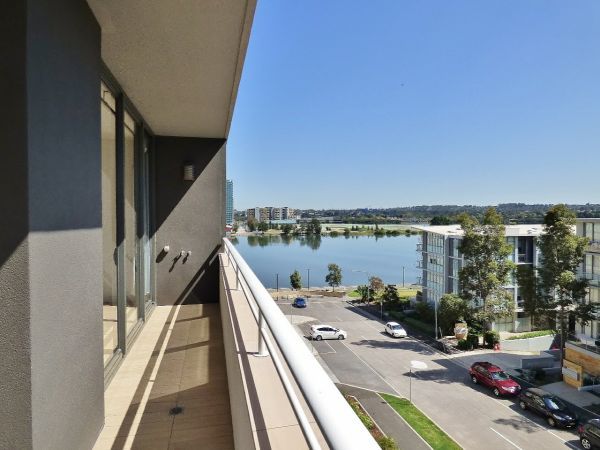 2 bedrooms Apartment / Unit / Flat in 712/2 Peake Avenue RHODES NSW, 2138