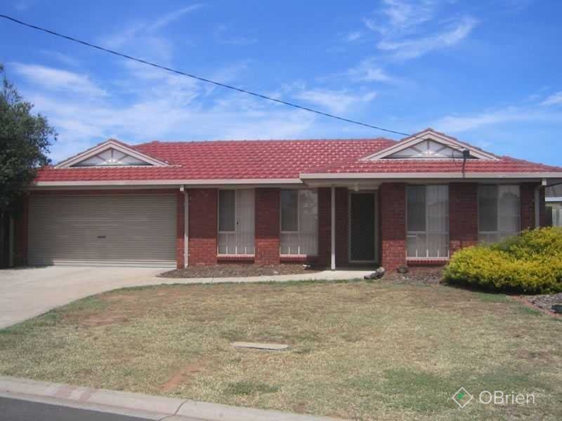4 bedrooms House in 2 Pamela Court WERRIBEE VIC, 3030