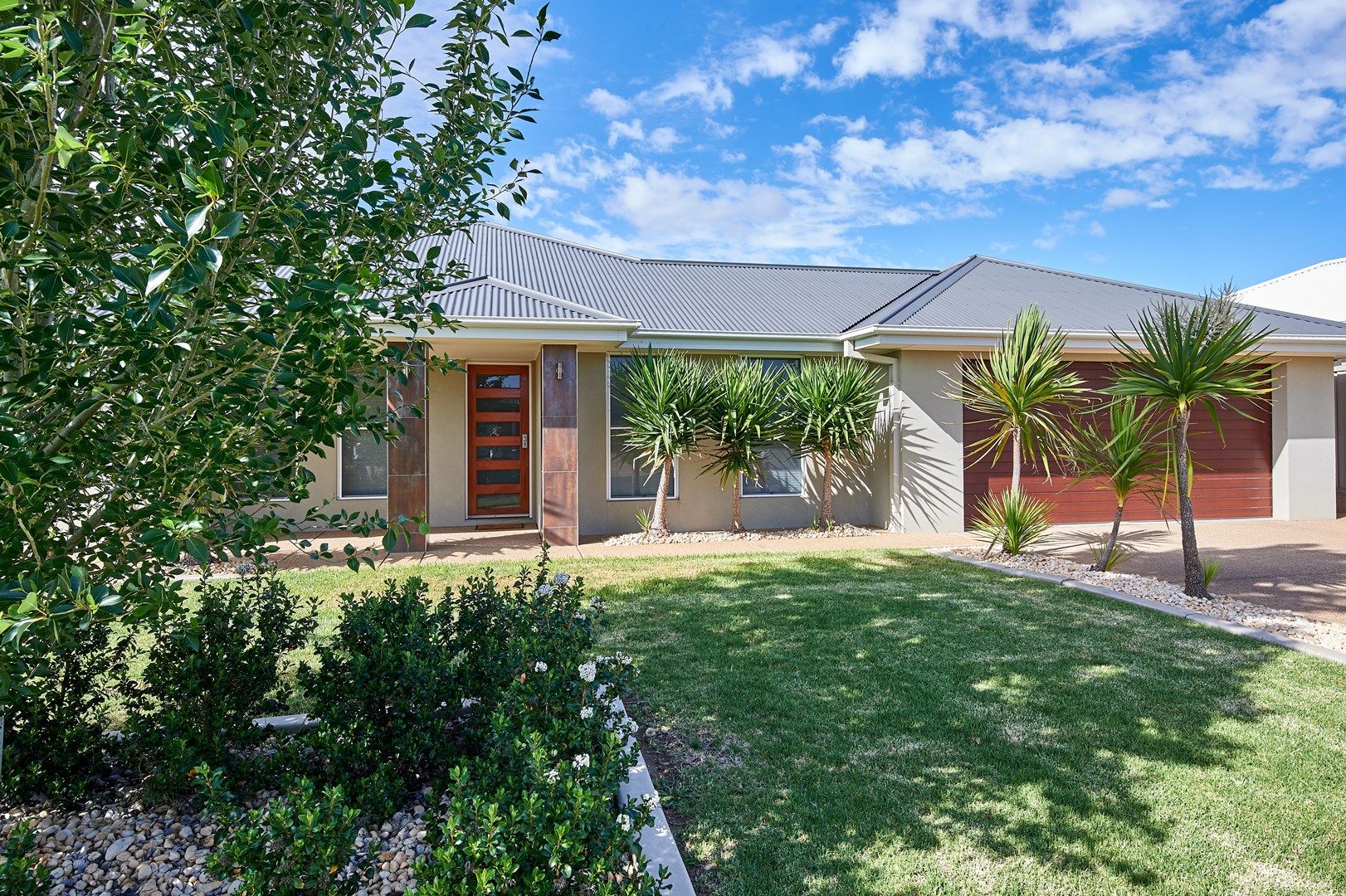 1 Warambee Street, Glenfield Park NSW 2650, Image 0