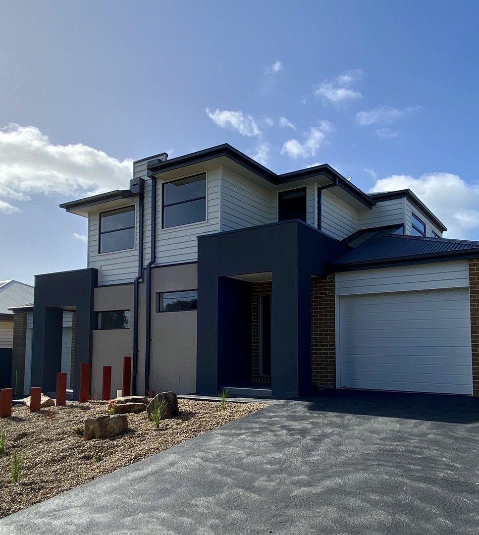 3 bedrooms Townhouse in 32B Stubbs Avenue NORTH GEELONG VIC, 3215
