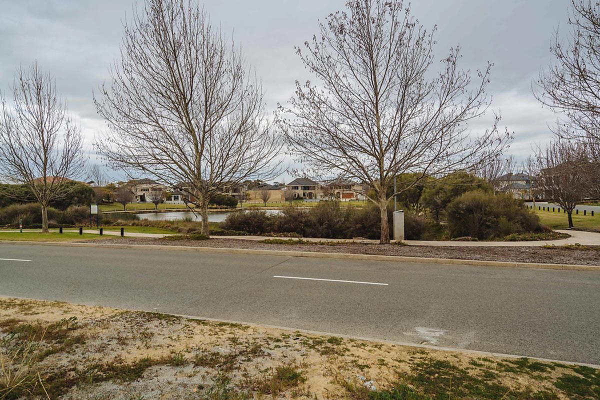 30 Salerno Avenue, Stirling WA 6021, Image 2