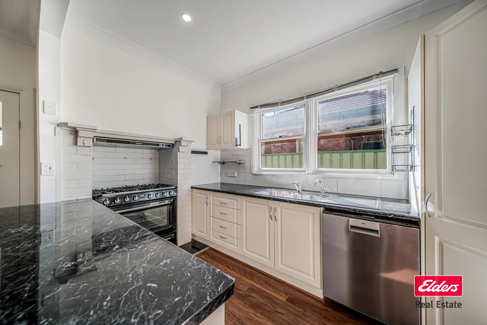 PRIVATE COTTAGE CHARM IN THE HEART OF SOUTH DUBBO - View 2