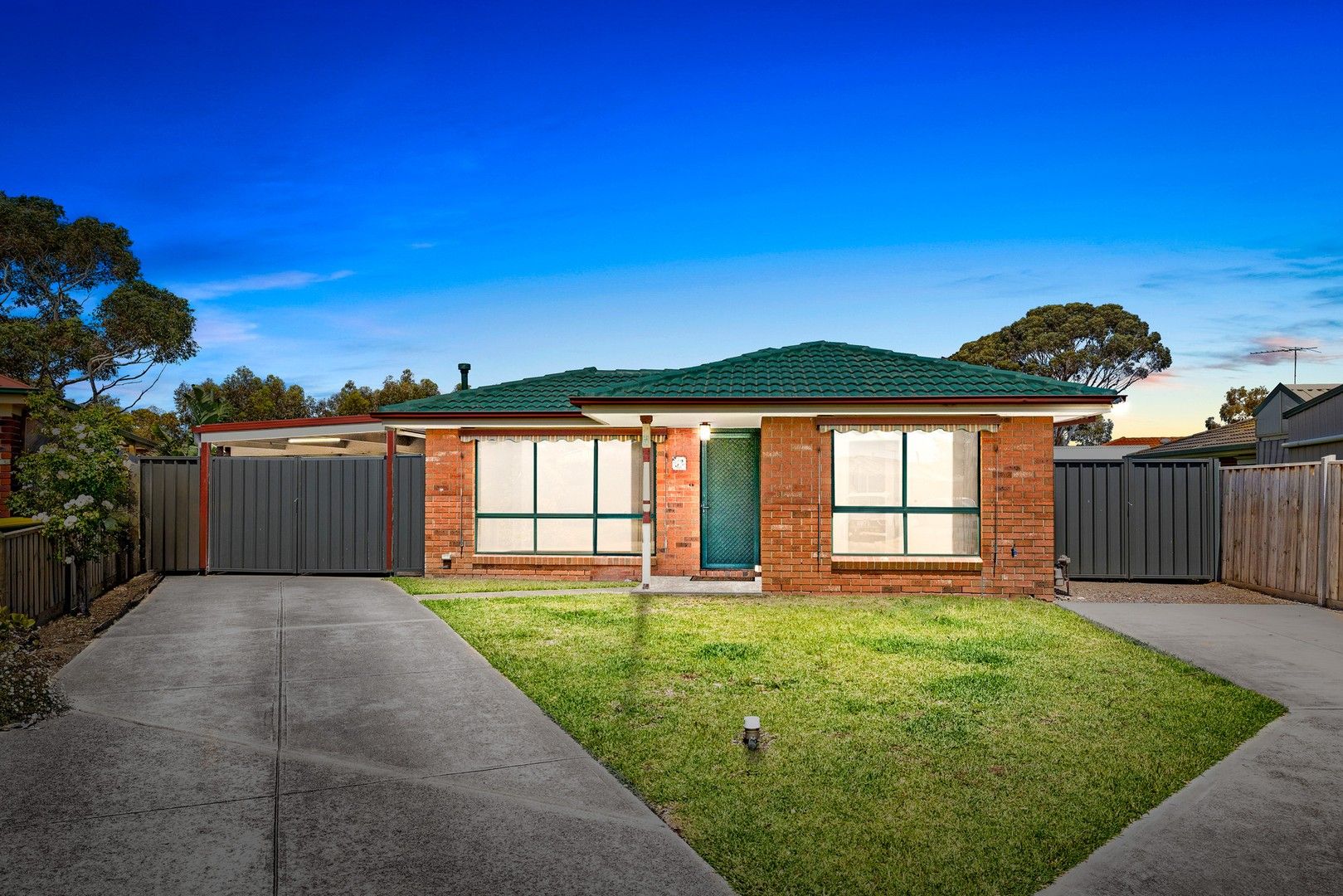 3 bedrooms House in 8 Carrington Close WYNDHAM VALE VIC, 3024