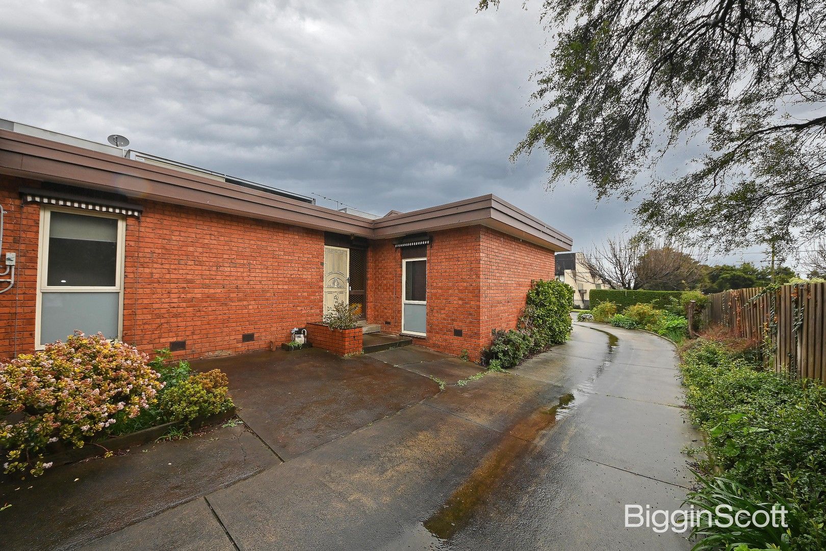 3 bedrooms House in 1/4 Middleborough Road BURWOOD EAST VIC, 3151