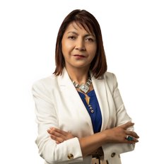 Ingrid Veloso, Sales representative