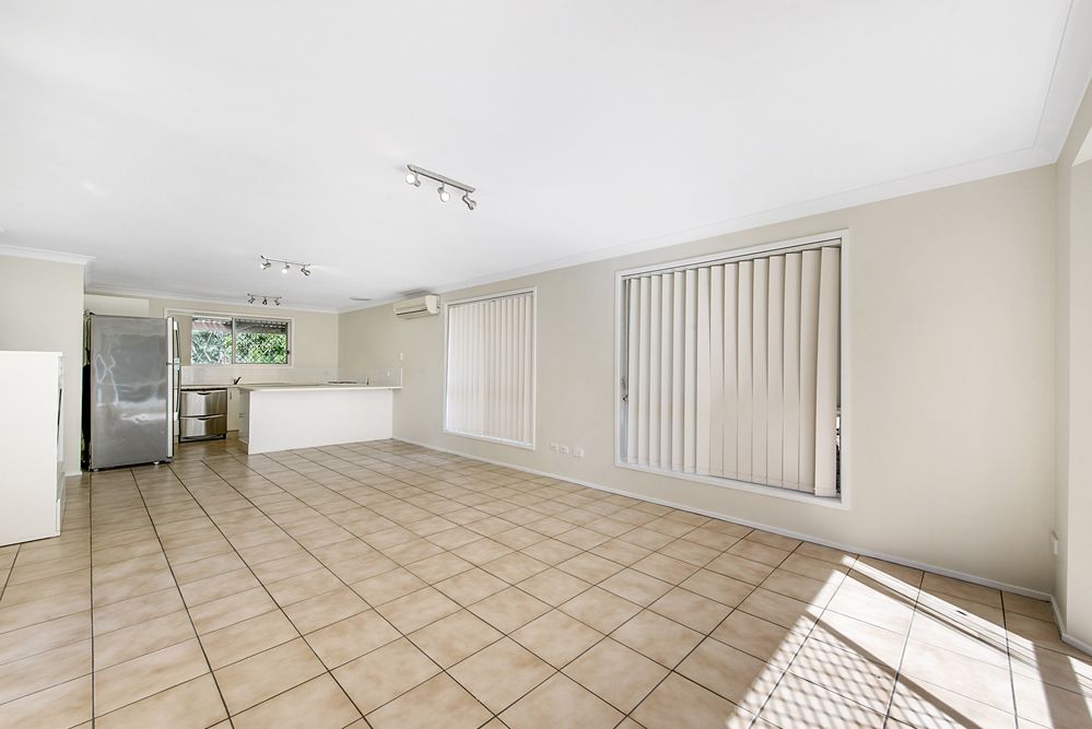 10 Cambridge Court, Carrara QLD 4211, Image 2