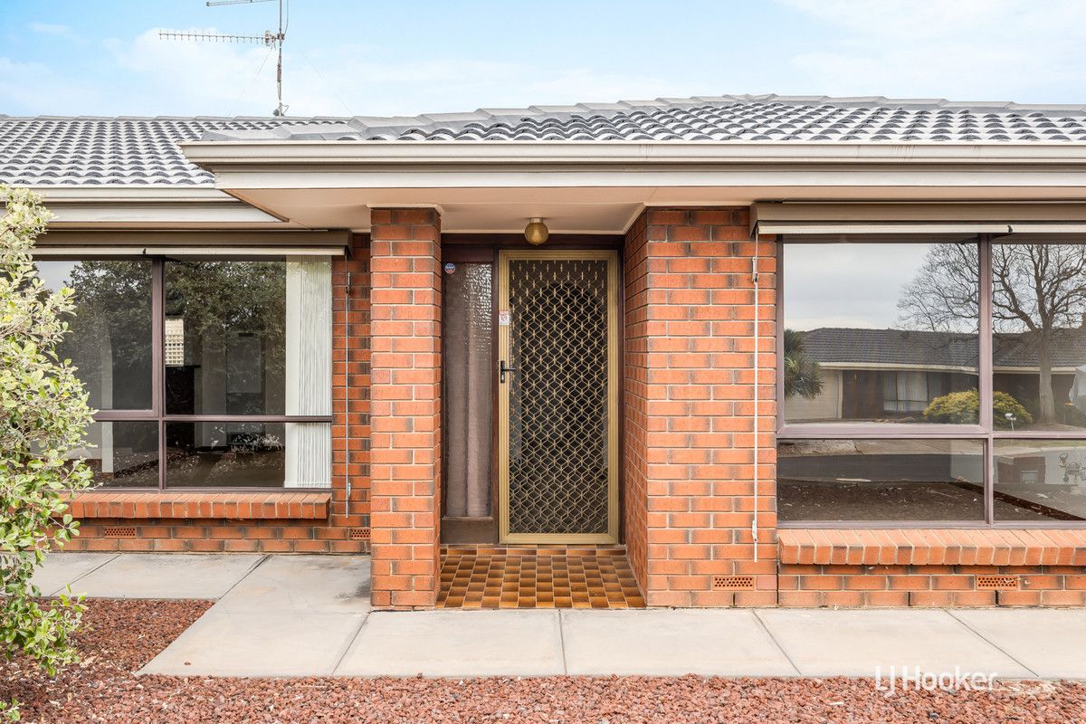 25 Megunya Crescent, Craigmore SA 5114, Image 2