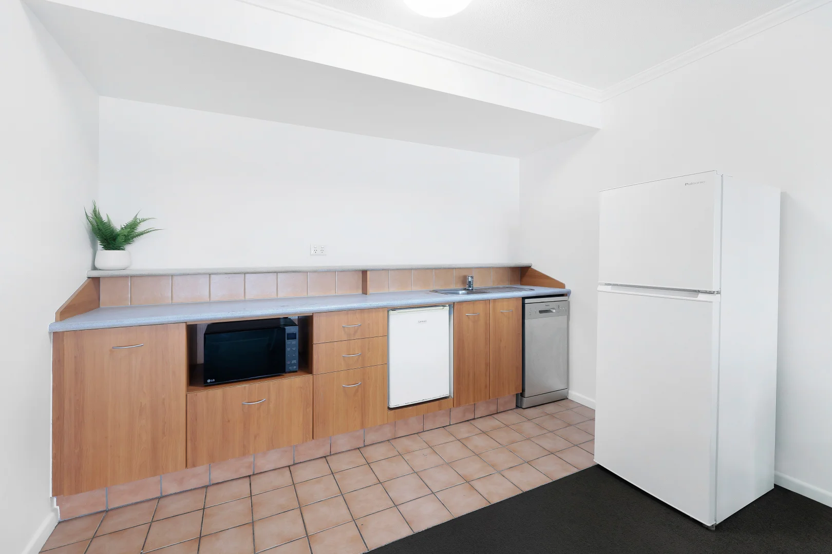 Additional image 9 of 003 & 004/140-144 Ferny Avenue, Surfers Paradise QLD 4217