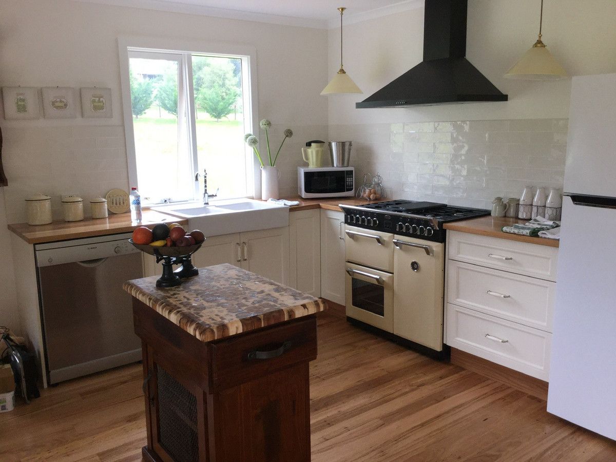 3 bedrooms House in 24 Railway Road BAROMI VIC, 3871