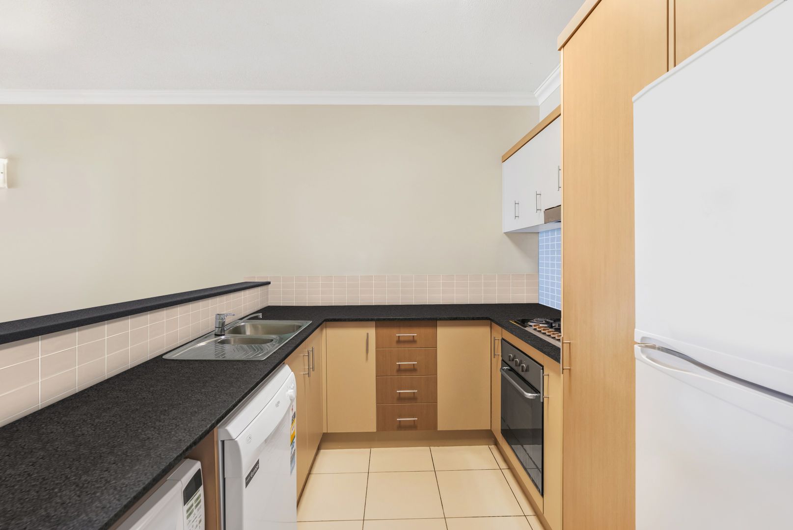 124/12-21 Gregory Street, Westcourt QLD 4870, Image 2