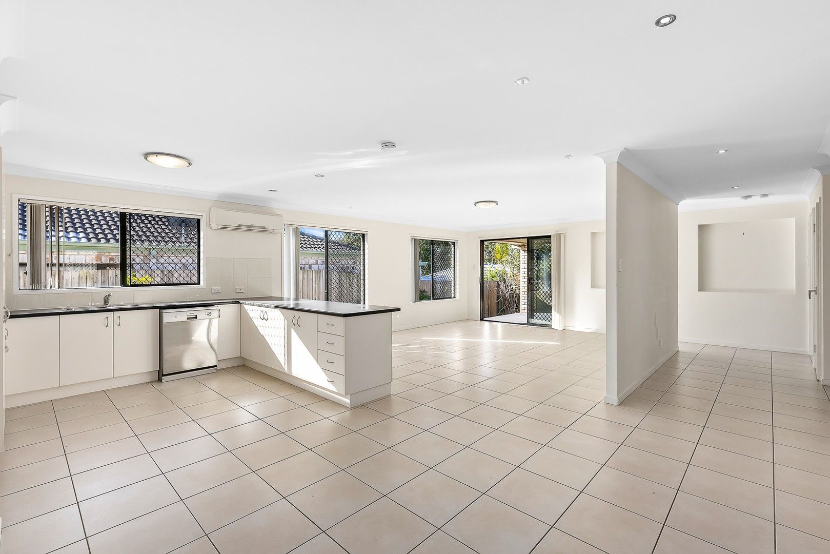 4 bedrooms House in 17 Michael Place OXLEY QLD, 4075