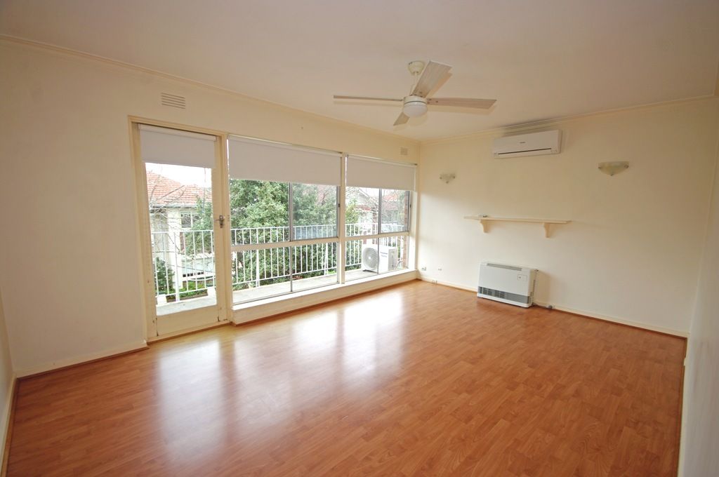 2 bedrooms Apartment / Unit / Flat in 4/21 Tiuna Grove ELWOOD VIC, 3184
