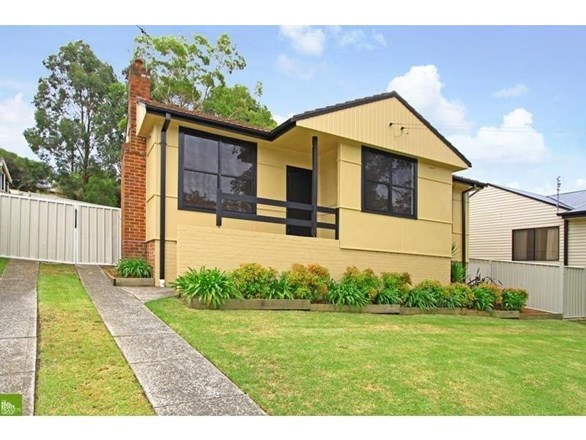 8 Stapleton Street, Unanderra NSW 2526