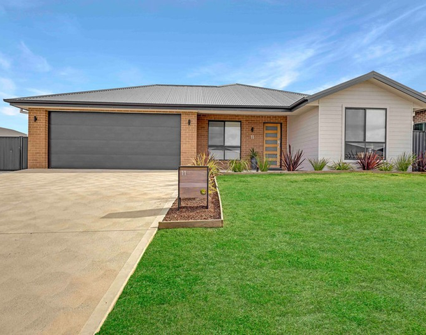 11 Wallace Way, Kelso NSW 2795