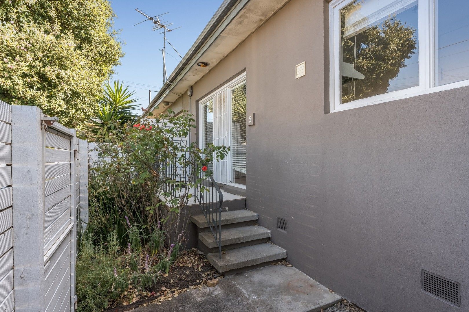 2 bedrooms Apartment / Unit / Flat in 5/188 Church Street HAMLYN HEIGHTS VIC, 3215