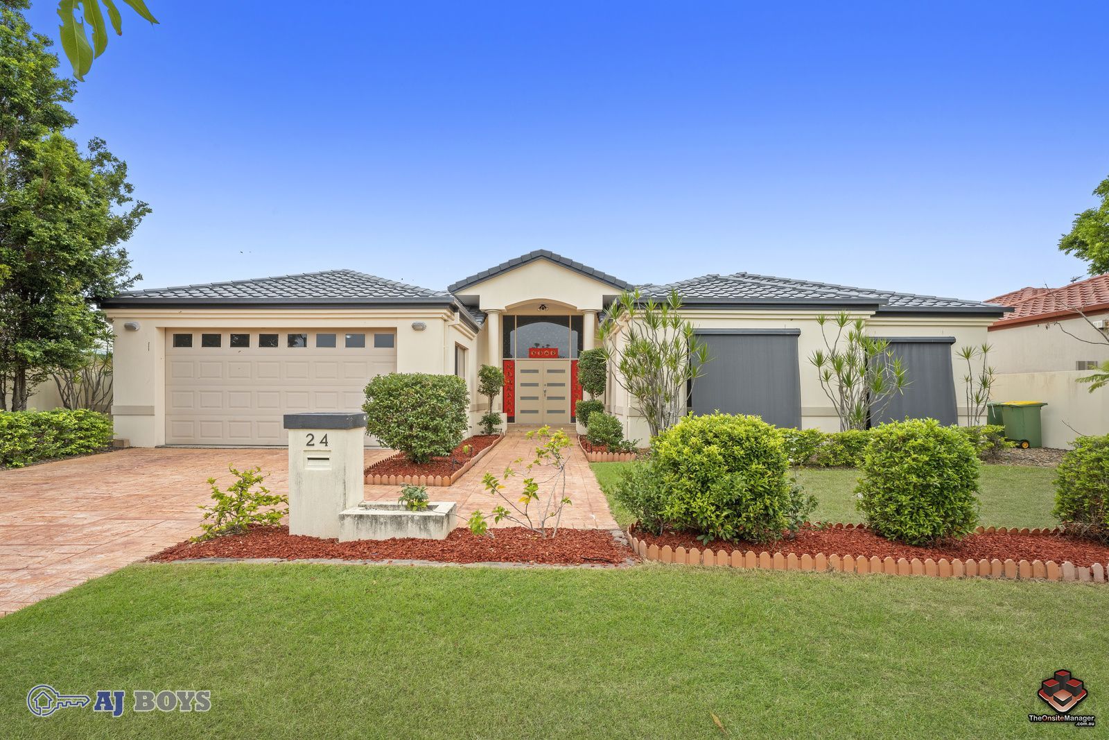 4 bedrooms House in 24 Arbuthnot Parade BENOWA QLD, 4217
