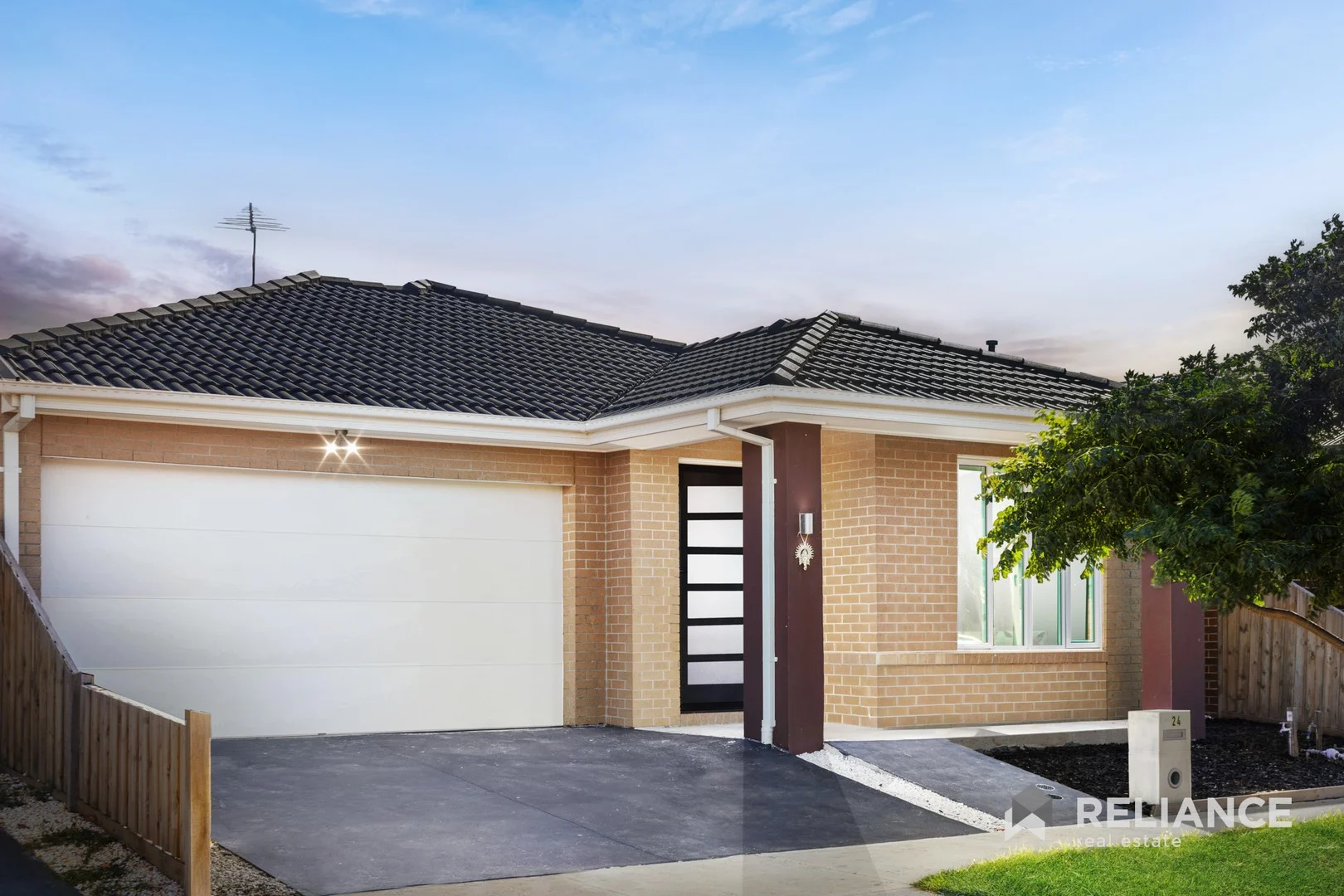 24 Glover Street, Mambourin VIC 3024