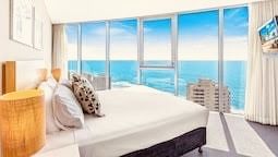 3 bedrooms Apartment / Unit / Flat in  HOPE ISLAND QLD, 4212