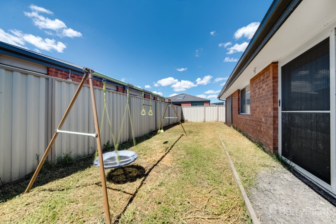 11 Discovery Street, Pakenham VIC 3810, Image 2