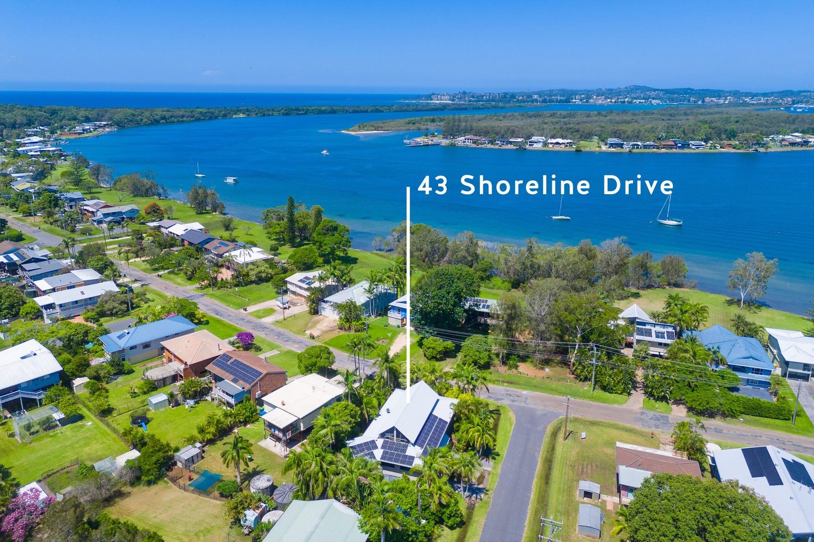 4 bedrooms House in 43 Shoreline Drive PORT MACQUARIE NSW, 2444