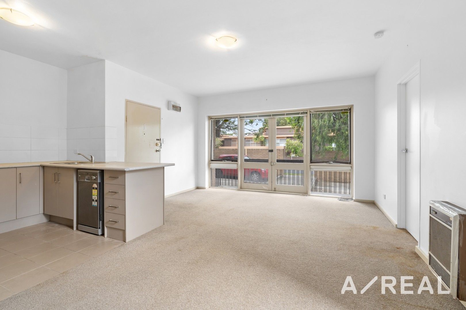 2 bedrooms Apartment / Unit / Flat in 1/44 Geelong Road FOOTSCRAY VIC, 3011