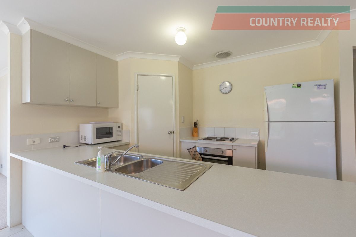 13 Riverside Outlook, Northam WA 6401, Image 2