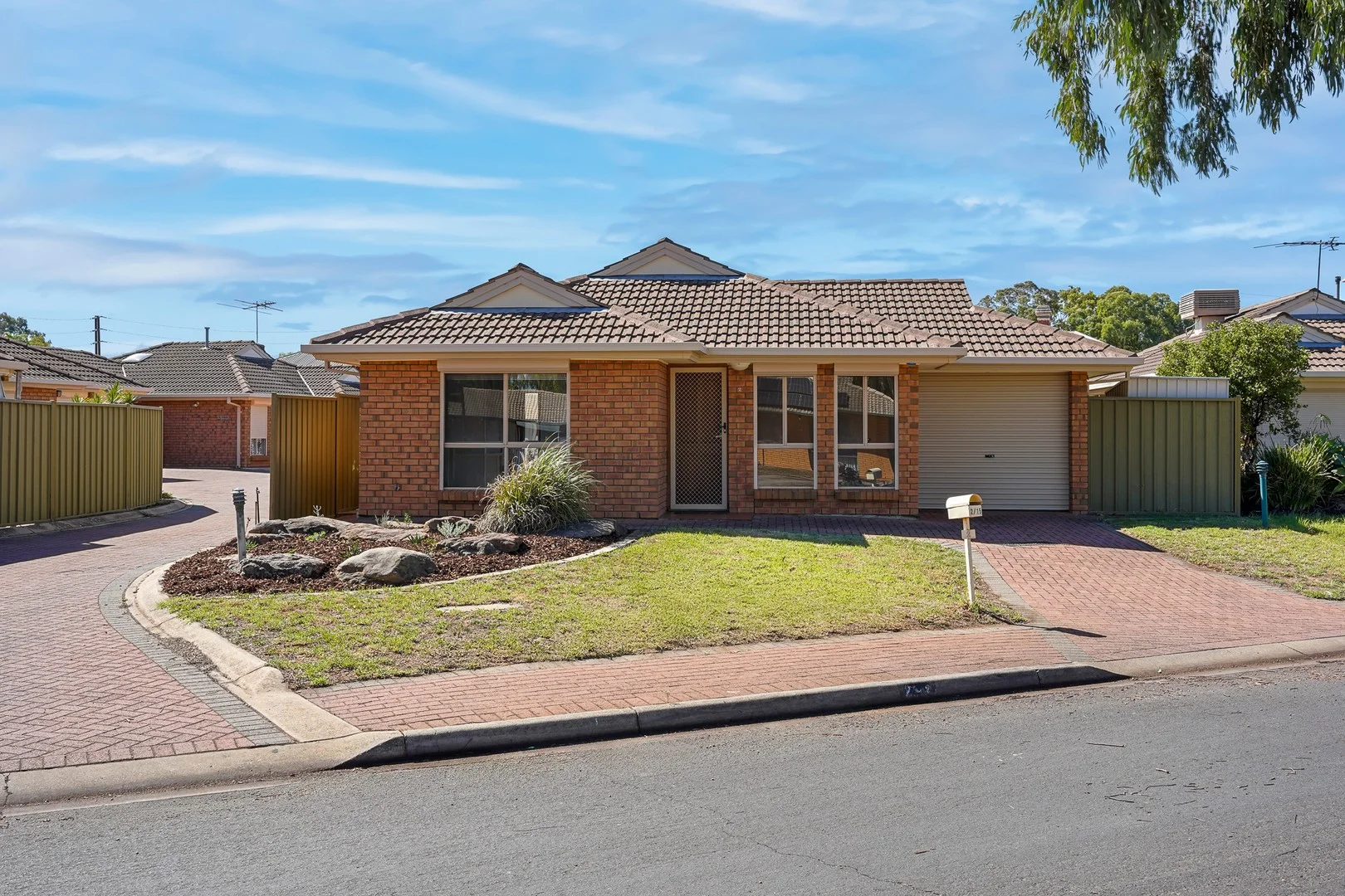 2/15 Eugene Crescent, Parafield Gardens SA 5107