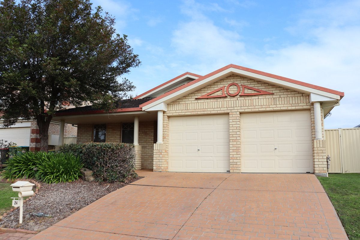 4 bedrooms House in 24 Dehavilland Circuit HAMLYN TERRACE NSW, 2259