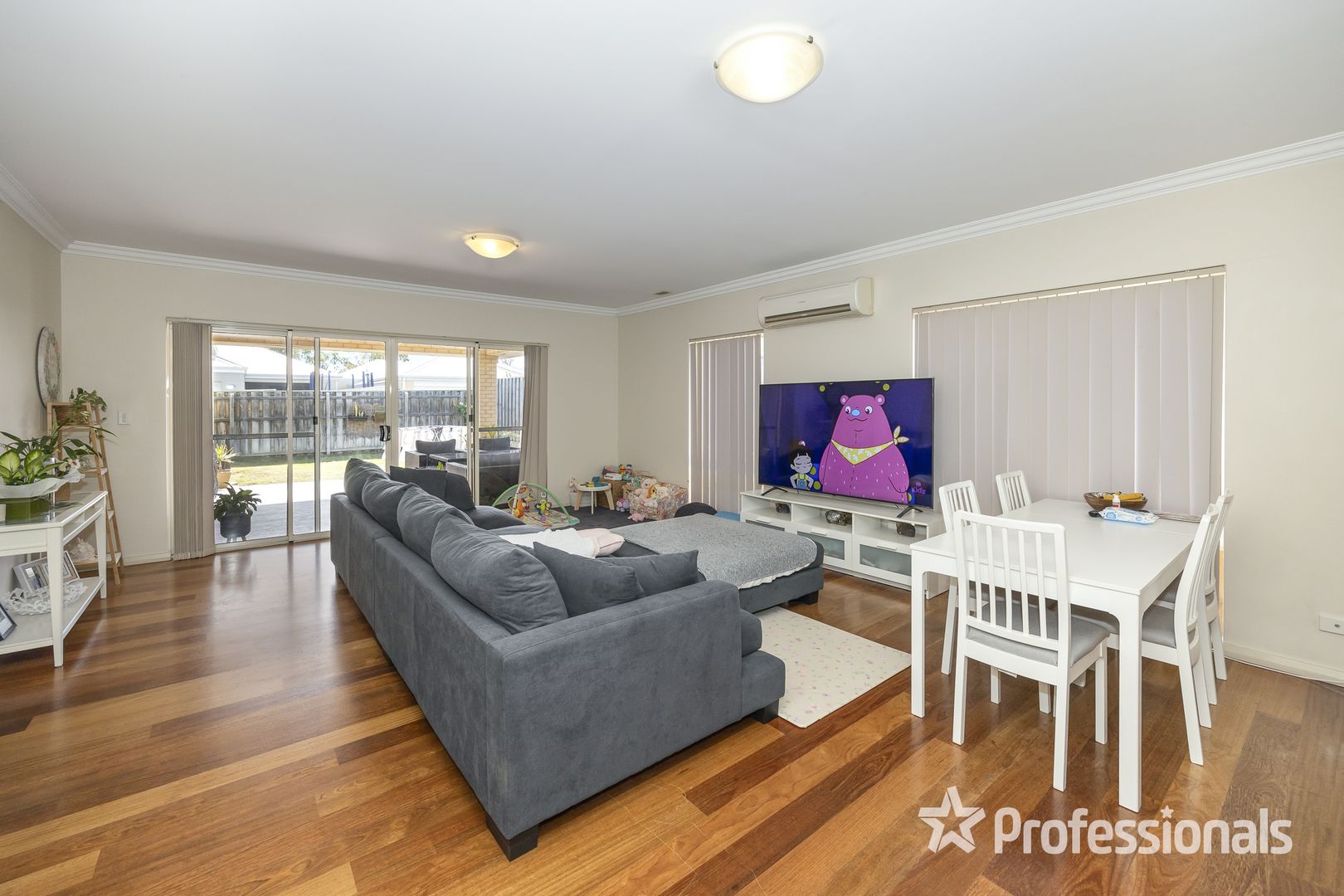 17 Whitecap Street, Yanchep WA 6035, Image 2