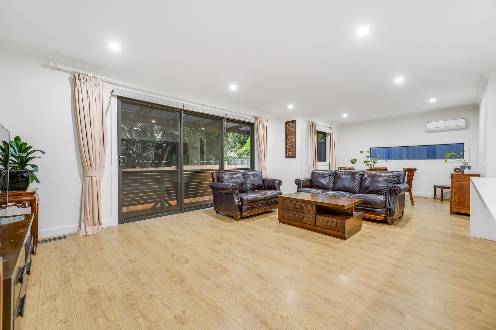 2/5 Callistemon Court, Doncaster East VIC 3109, Image 2