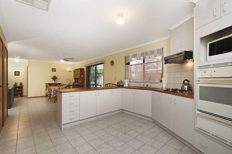 8 Jones Court, Aspendale Gardens VIC 3195, Image 2