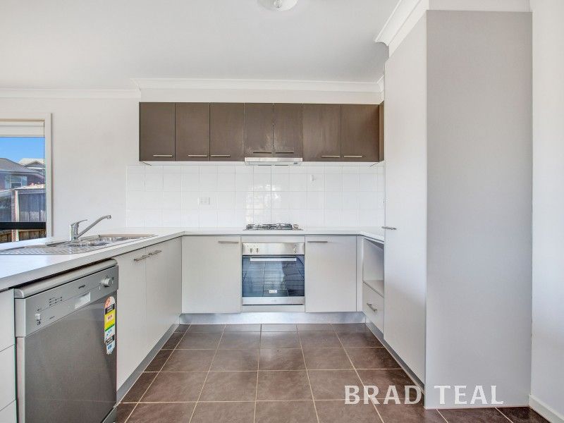 149 Phillip Drive, Sunbury VIC 3429, Image 2