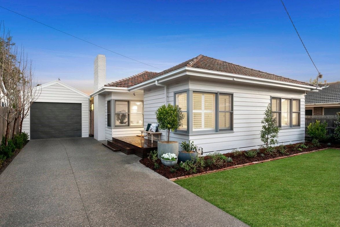 3 bedrooms House in 17 Itkeston Street HERNE HILL VIC, 3218