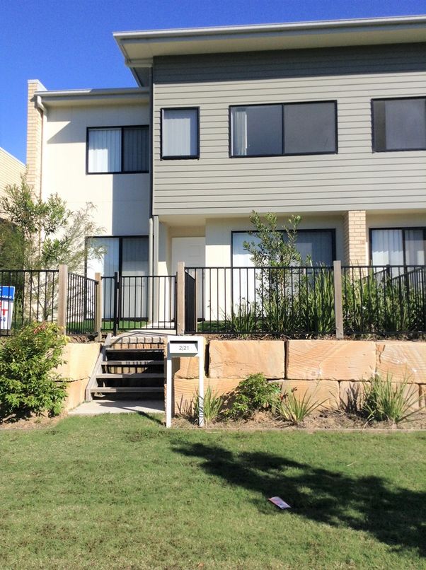 4 bedrooms Townhouse in 2/21 Chrome Drive PIMPAMA QLD, 4209