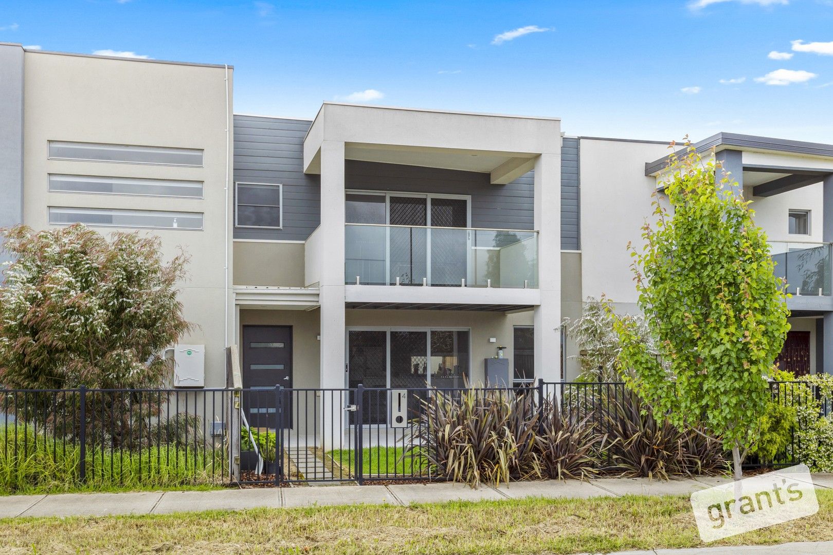 3 bedrooms Townhouse in 4 Nunkeri Court CLYDE NORTH VIC, 3978