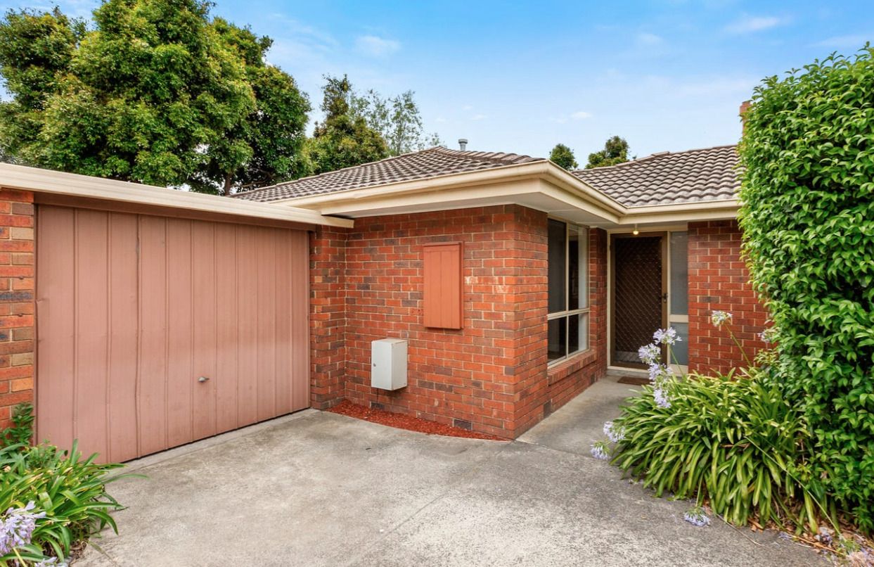 2 bedrooms Apartment / Unit / Flat in 2/300-302 Blackburn Road GLEN WAVERLEY VIC, 3150