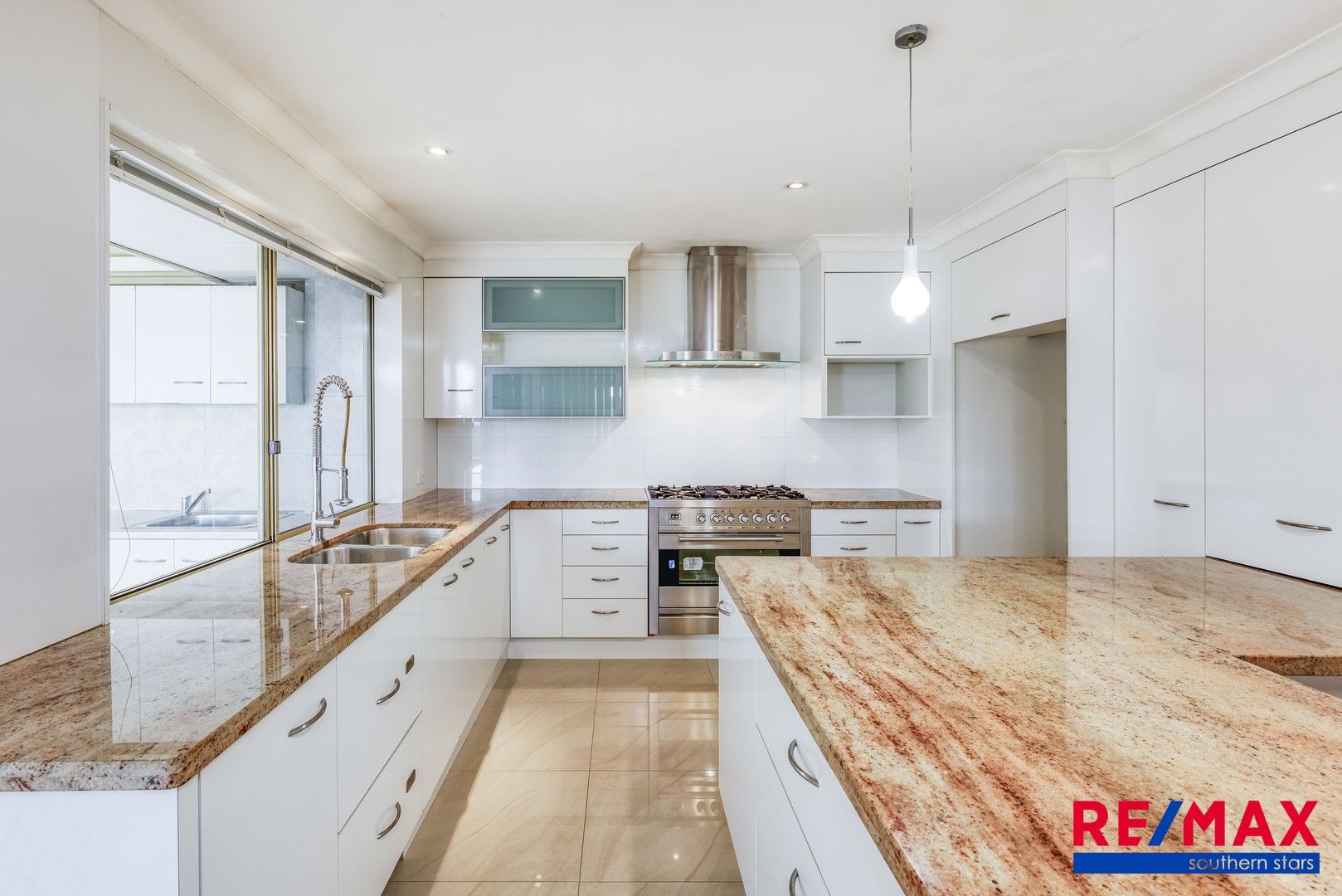 4 bedrooms House in 3 Blaize Close LEEMING WA, 6149