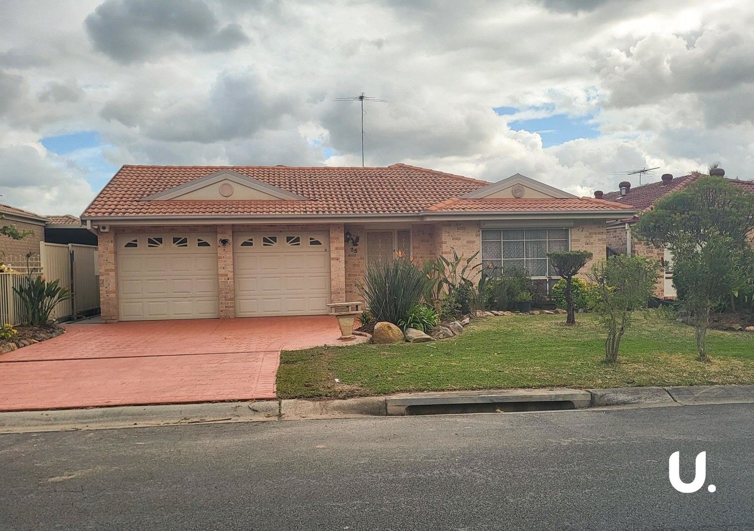 4 bedrooms House in 35 Jindabyne Circuit WOODCROFT NSW, 2767