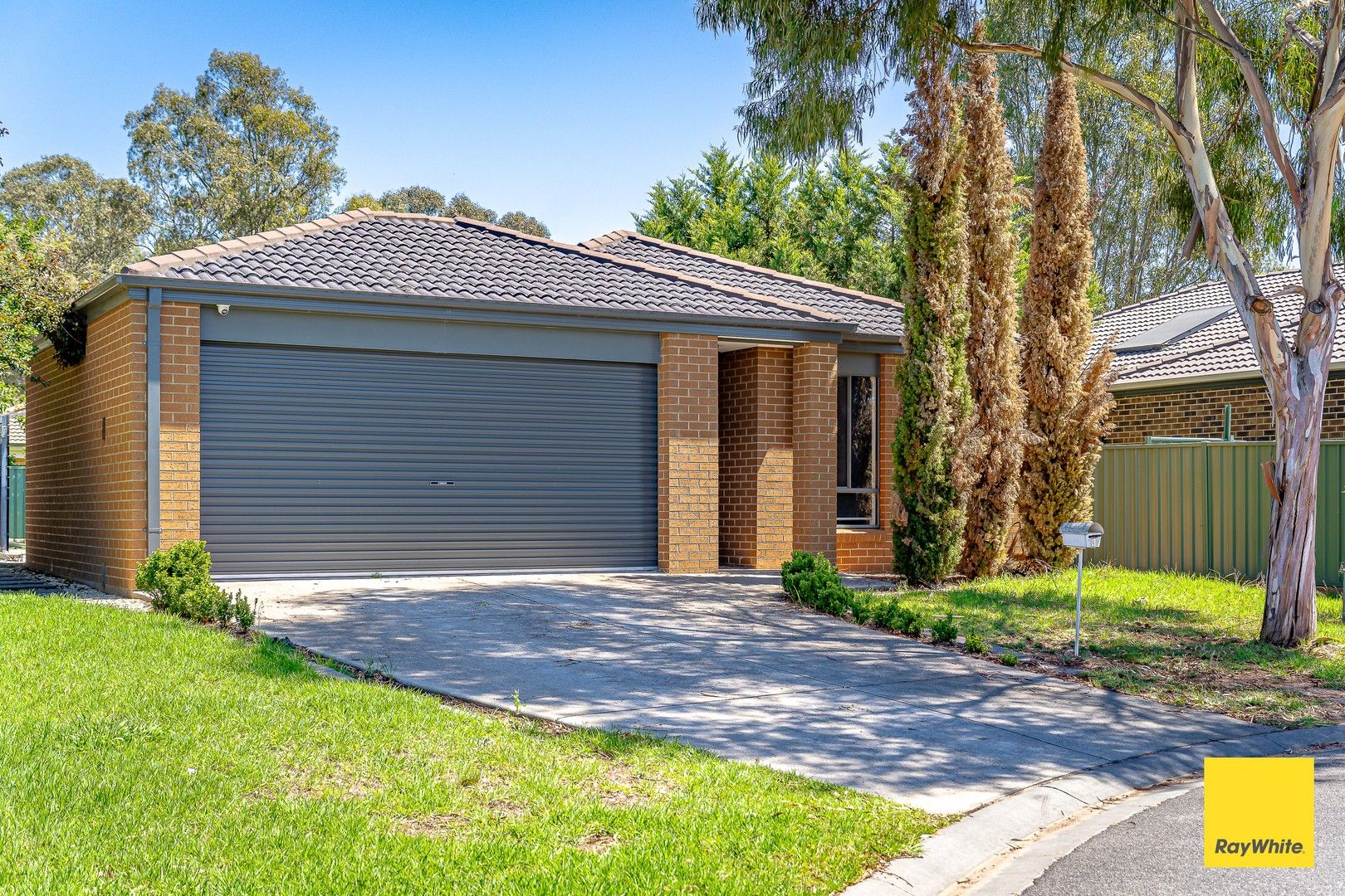 3 bedrooms House in 3 Moira Court ASCOT VIC, 3551