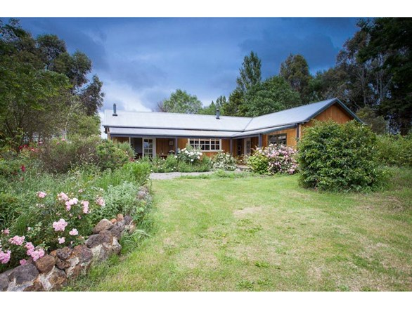 136 Shannons Road, Lancefield VIC 3435