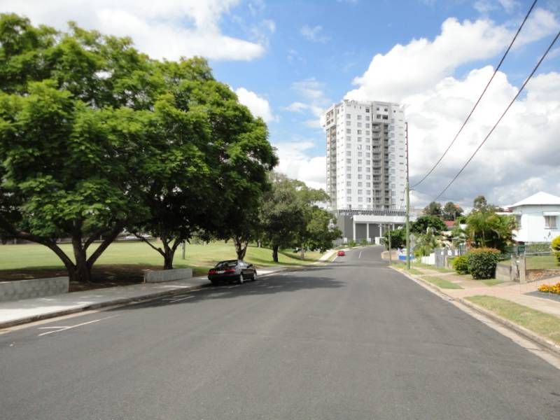 Unit 802 'Aspire ' 11 Ellenborough St, IPSWICH QLD 4305, Image 2