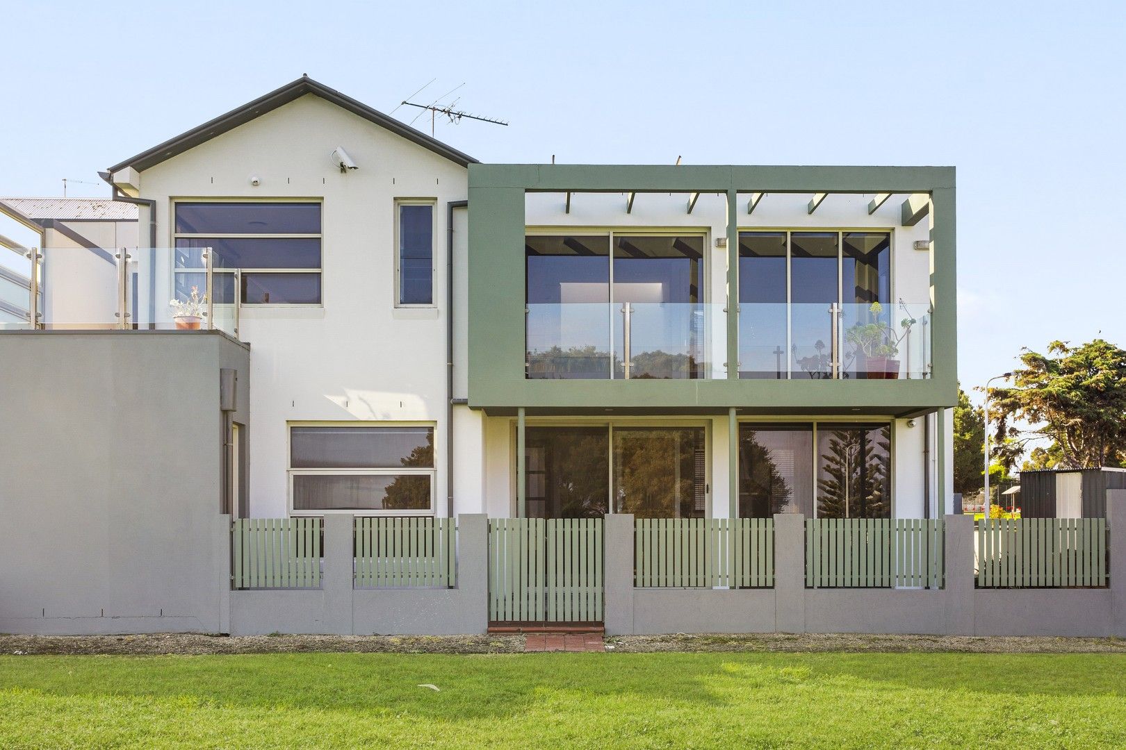 32 Mill Lane, Williamstown VIC 3016 Townhouse For Rent 1,200 Domain