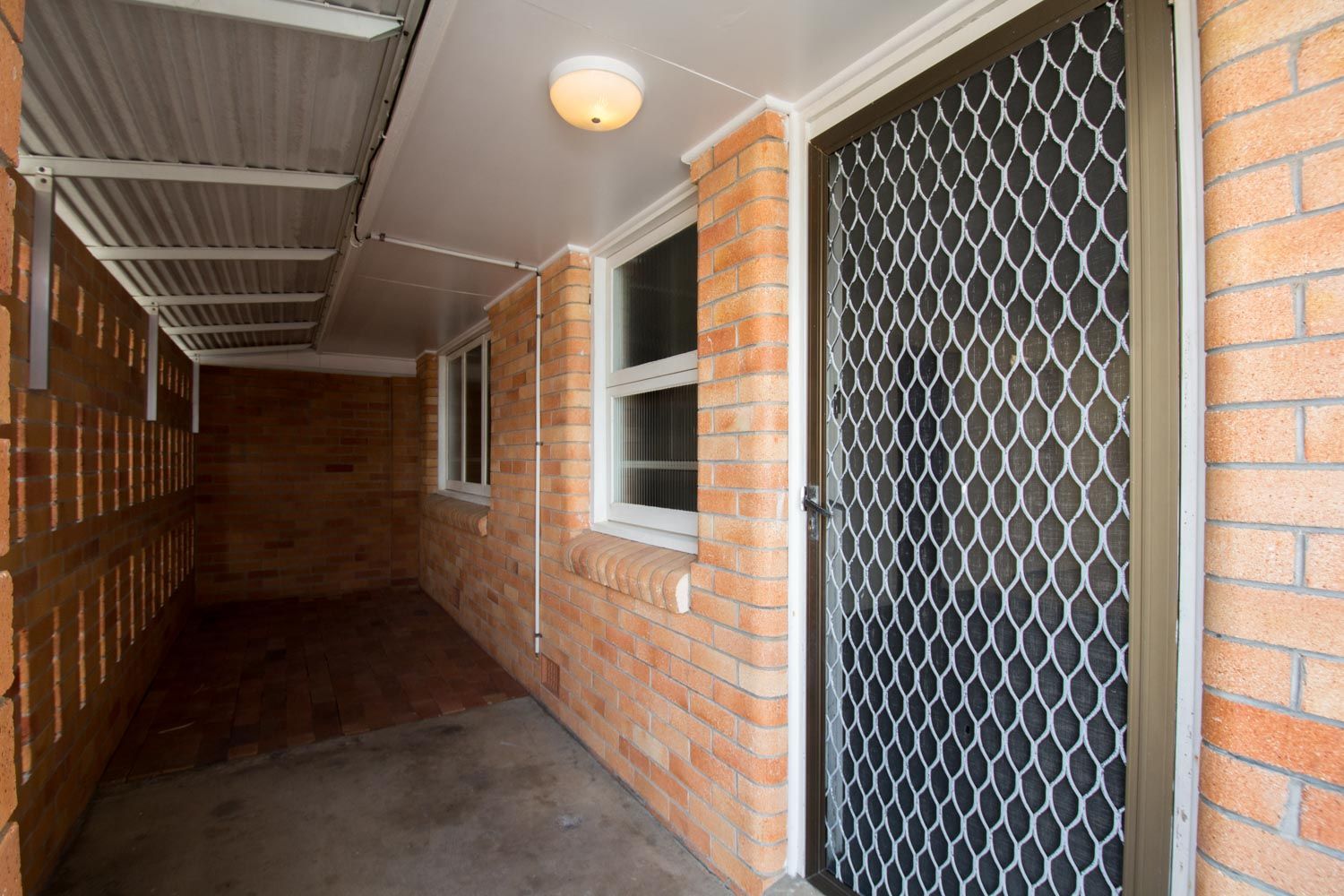 2/50 Alamein Street, Svensson Heights QLD 4670, Image 1