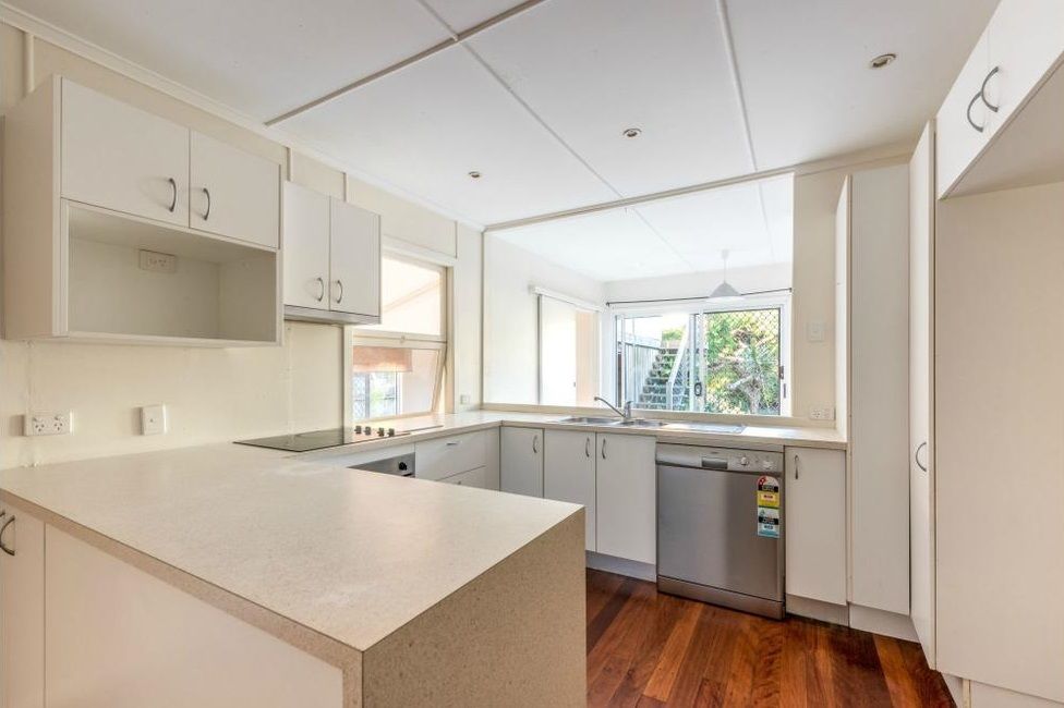 27 Taylor Ave, Golden Beach QLD 4551, Image 2