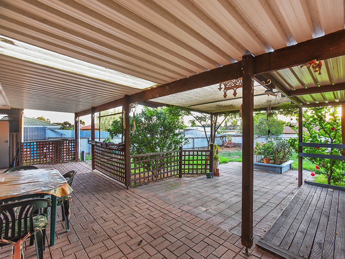 32 Cumberland Crescent, Huntfield Heights SA 5163, Image 1